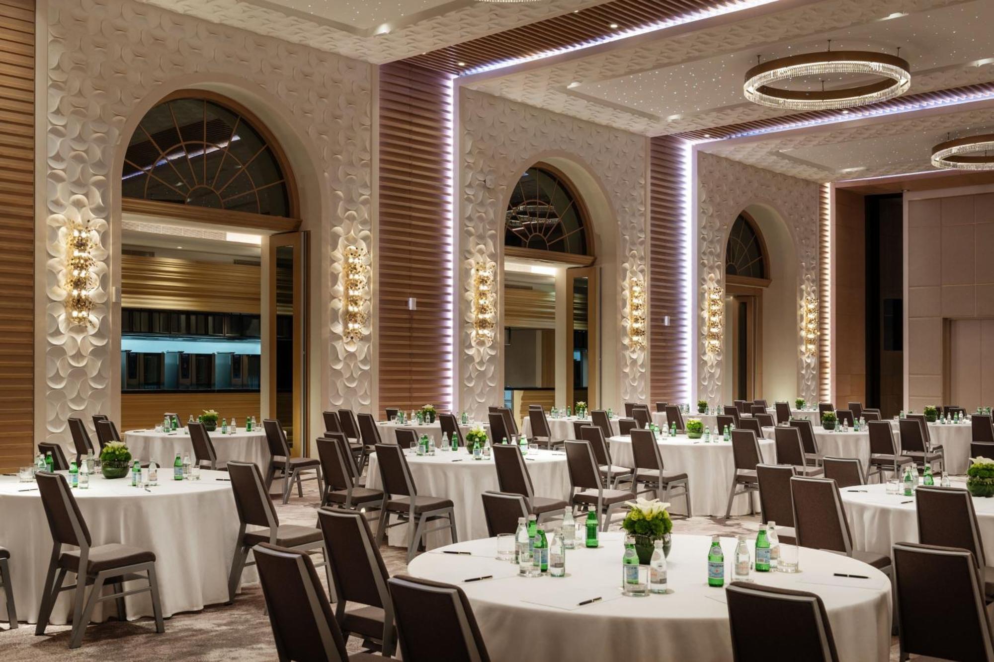 Le Royal Meridien Doha Exterior photo